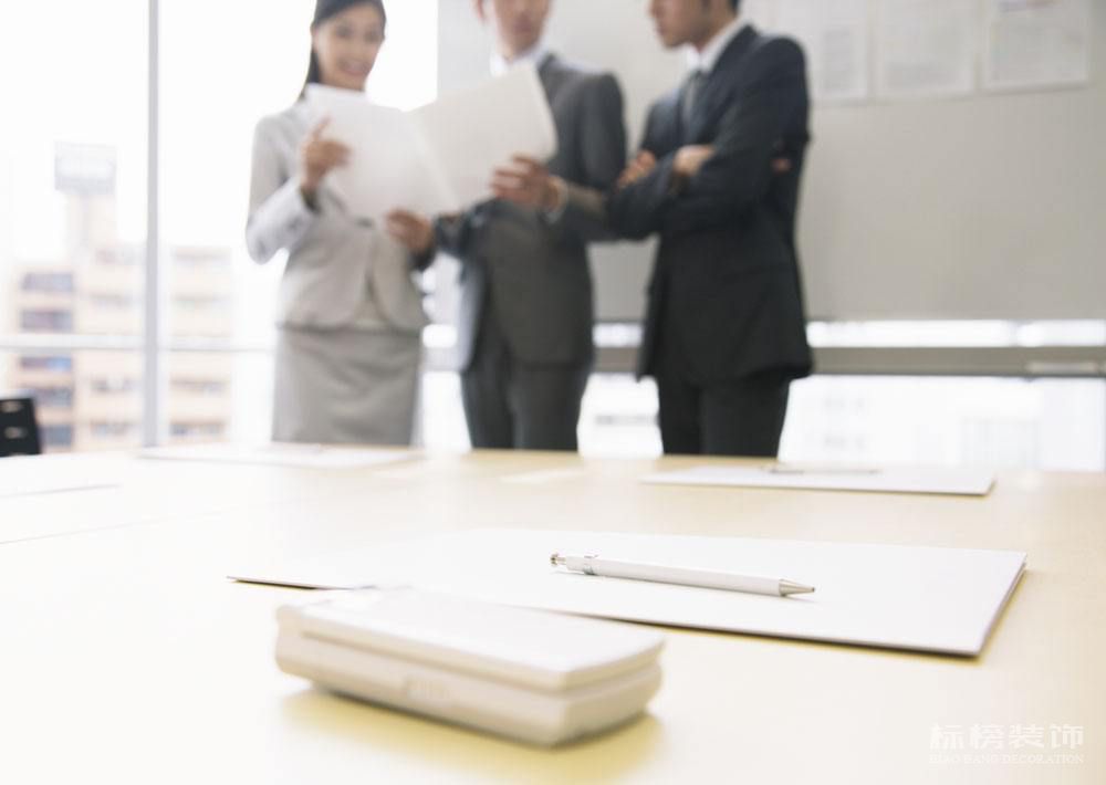 辦公室裝修節(jié)省空間的方案，看看標榜裝飾如何做